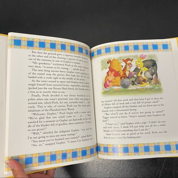 4 DISNEY KIDS BOOKS | PERFECT CONDITION - Picture 11 of 12